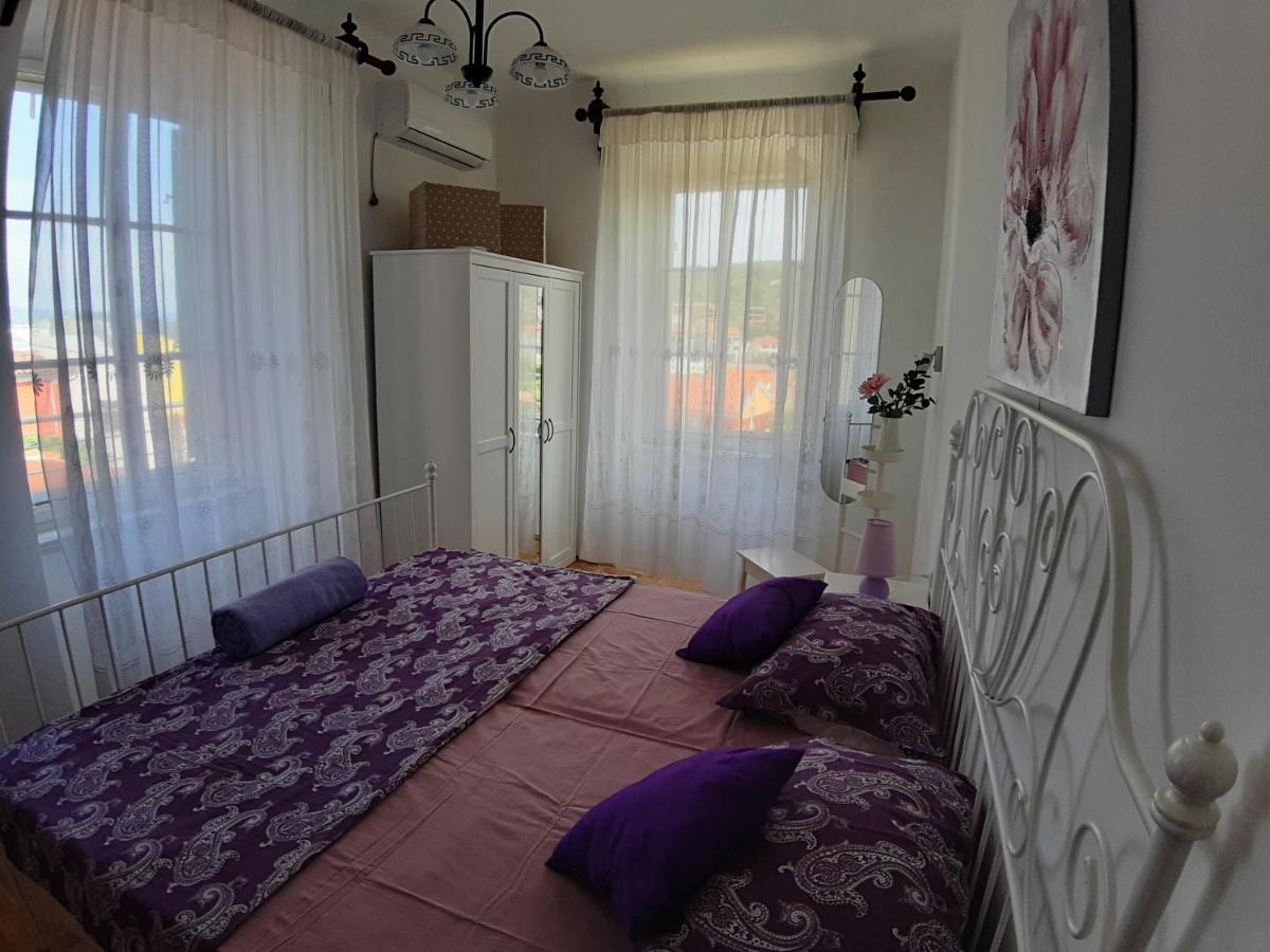 Apartment Palazzo Šare Vrbnik Esterno foto