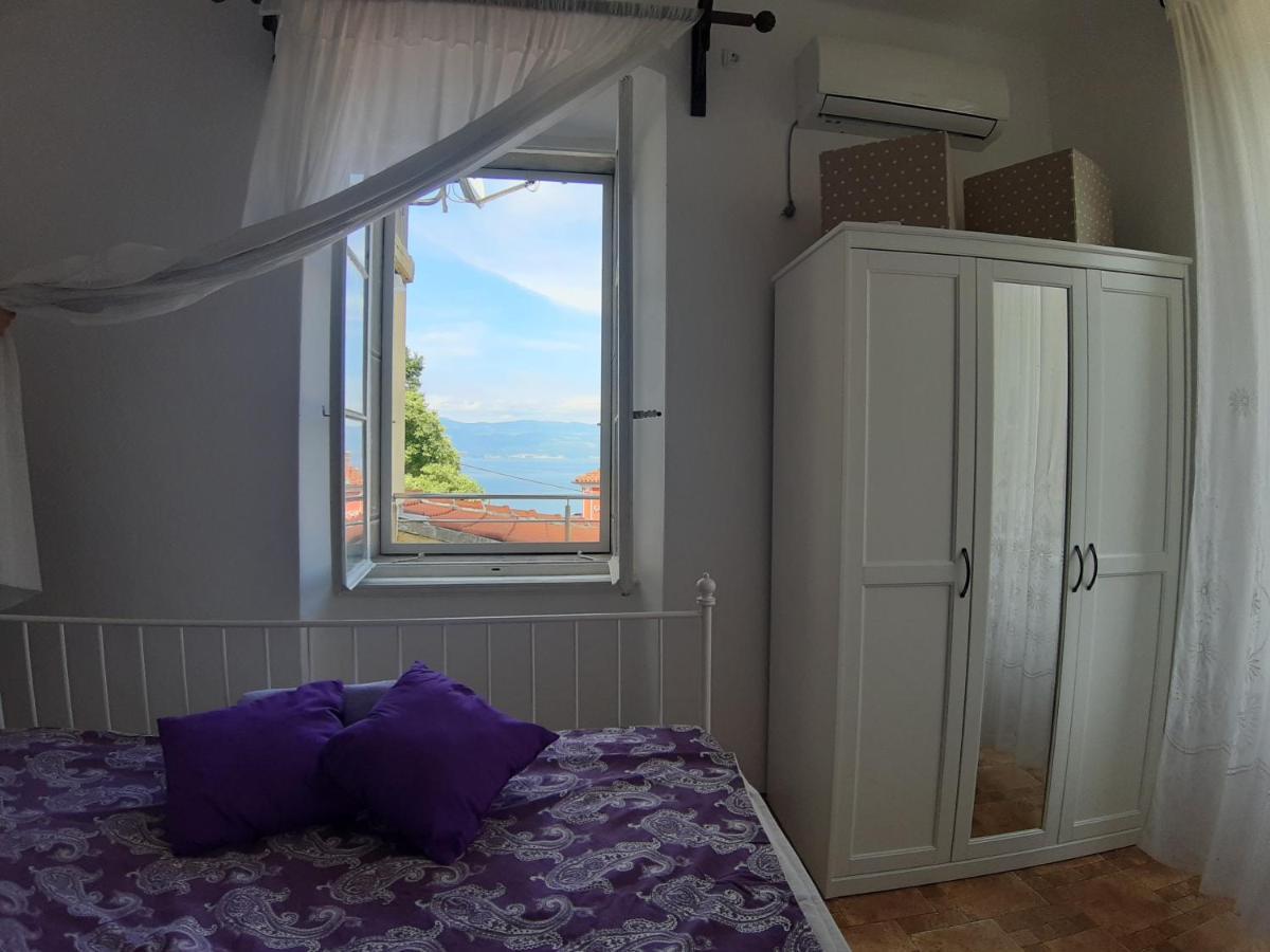 Apartment Palazzo Šare Vrbnik Esterno foto