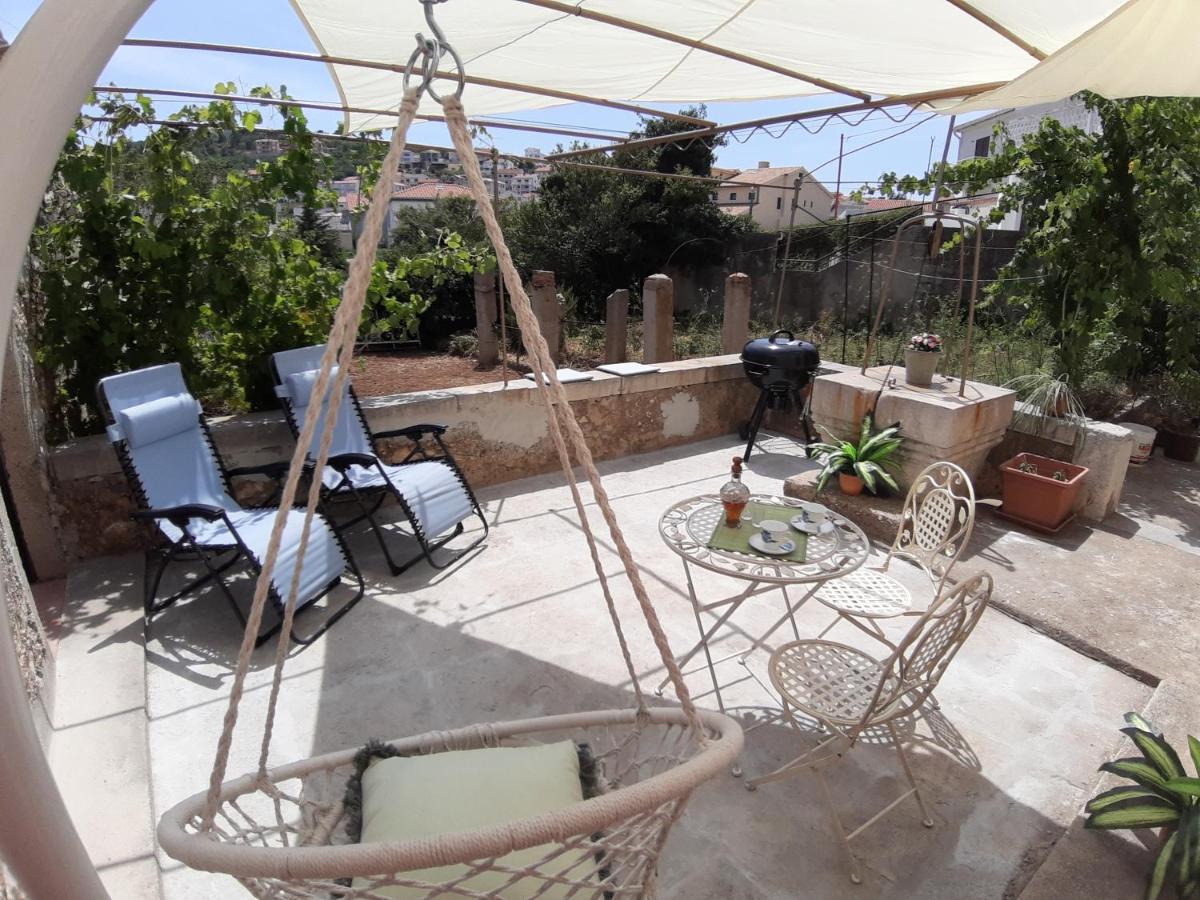 Apartment Palazzo Šare Vrbnik Esterno foto