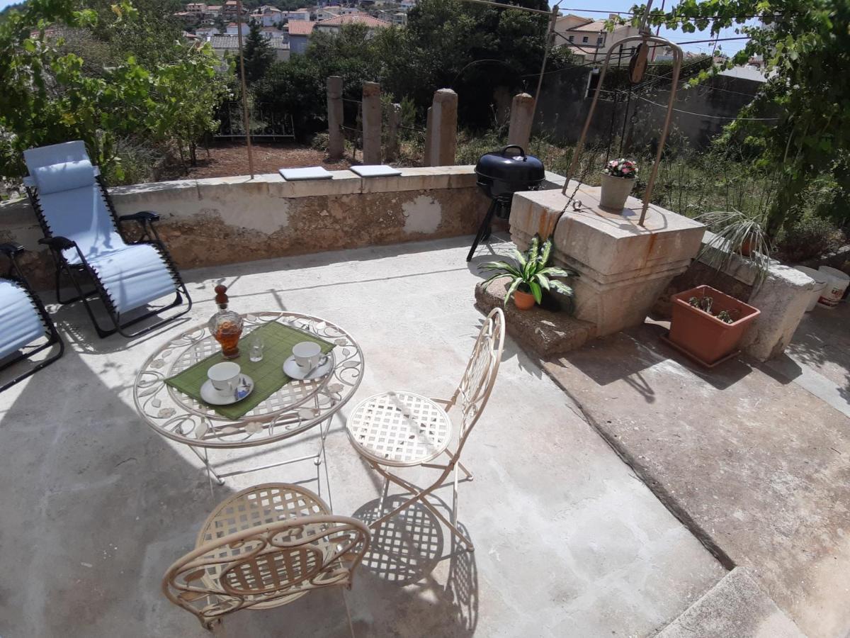 Apartment Palazzo Šare Vrbnik Esterno foto