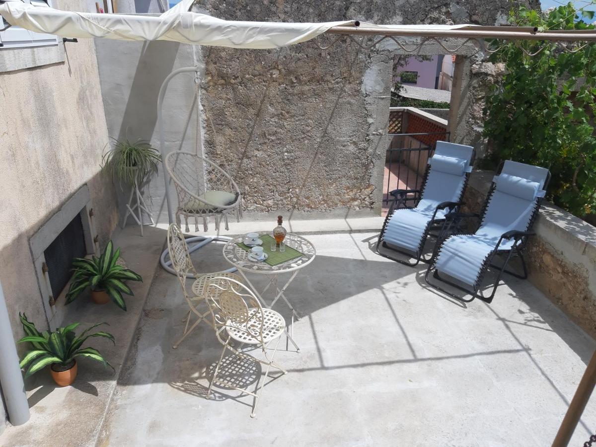 Apartment Palazzo Šare Vrbnik Esterno foto