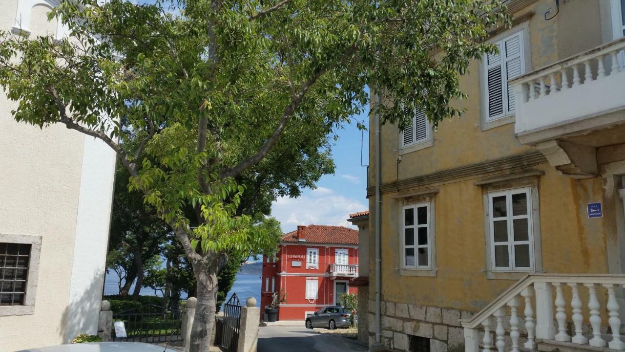 Apartment Palazzo Šare Vrbnik Esterno foto