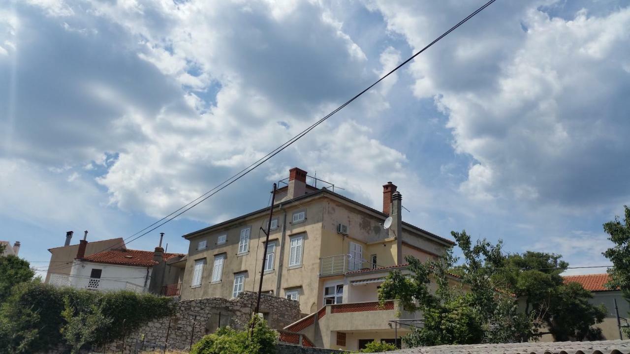 Apartment Palazzo Šare Vrbnik Esterno foto