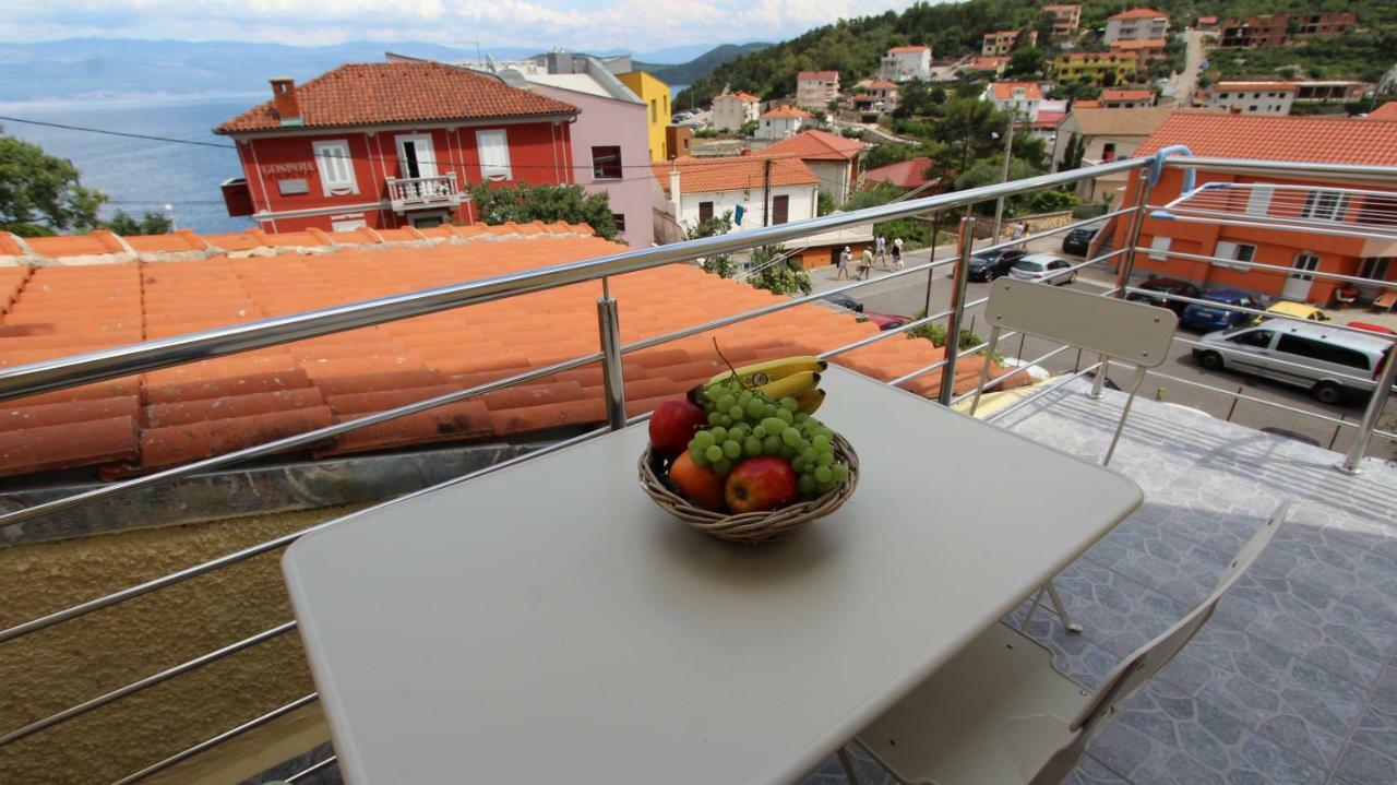 Apartment Palazzo Šare Vrbnik Esterno foto