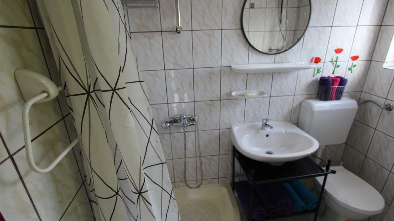 Apartment Palazzo Šare Vrbnik Esterno foto
