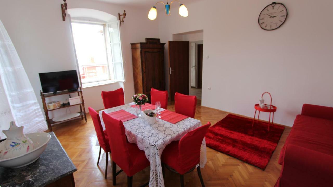 Apartment Palazzo Šare Vrbnik Esterno foto