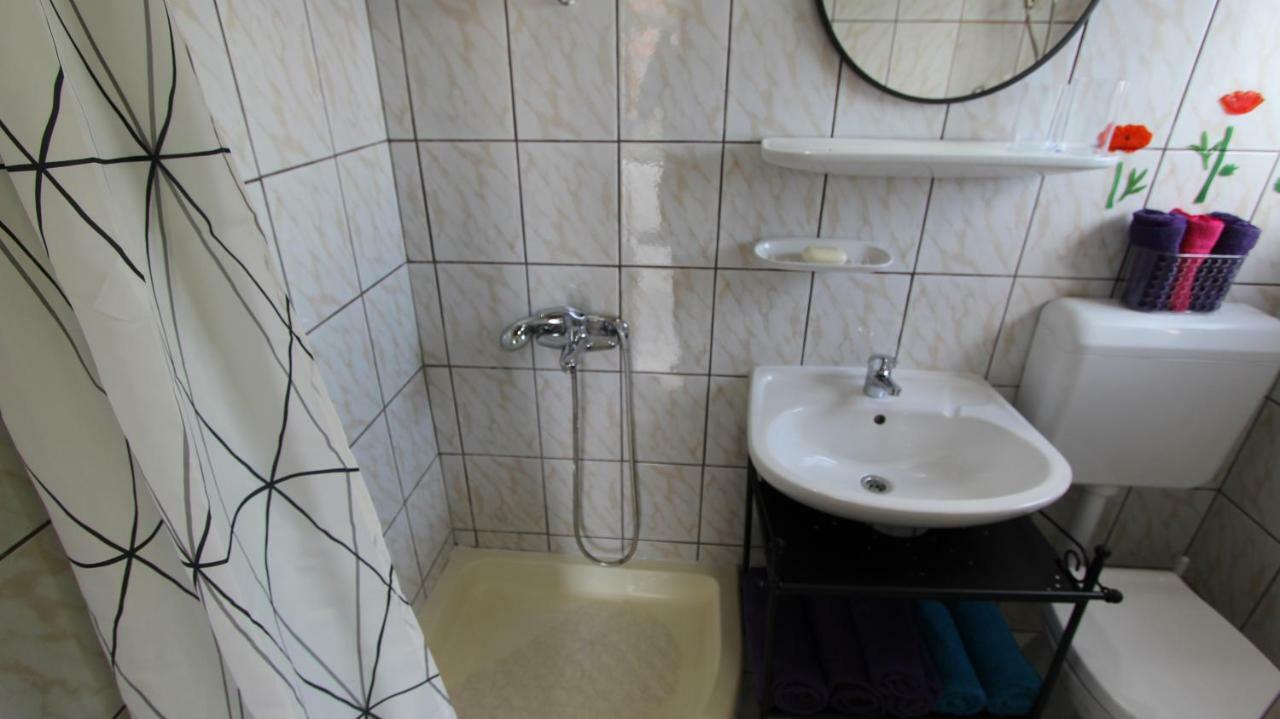 Apartment Palazzo Šare Vrbnik Esterno foto