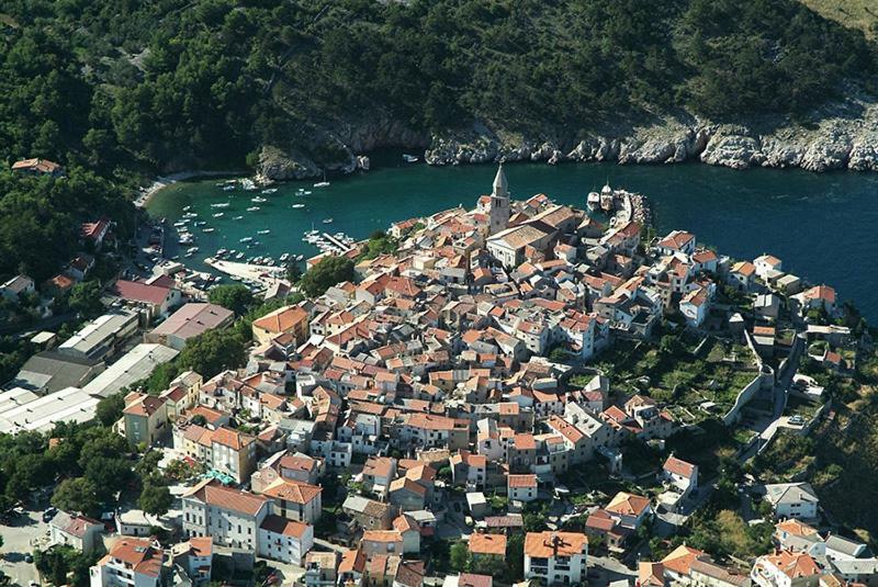 Apartment Palazzo Šare Vrbnik Esterno foto